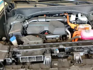 2025 Hyundai Santa Fe Calligraphy z VIN 5NMP5DG14SH025704, wystawiony jako Copart lot #68709135 z przebiegiem 9 966 mil mil oraz Szkoda całkowita • Salvage title. Historia ofert i sprzedaży dostępna na DreamBid. Obrazek 16.