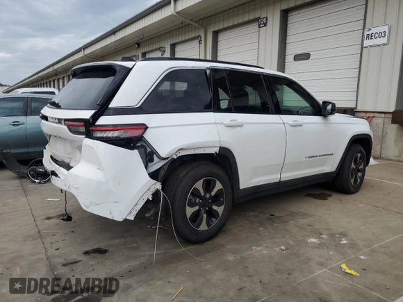 2024 Jeep Grand Cherokee with VIN 1C4RJYB60R8531766, listed as a Copart auction lot 63136725 with 32,173 mi miles and Clean title. Bid and sale history available at DreamBid. Image 3.