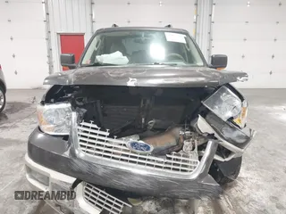 2005 Ford Expedition Eddie Bauer with VIN 1FMFU18575LA91113, listed as a IAAI auction lot 41195788 with 185,032 mi miles. Bid and sale history available at carsss.com. Image 12.