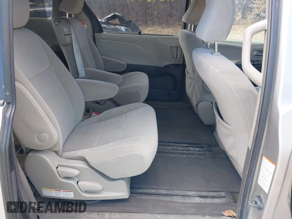 2015 Toyota Sienna LE AAS с VIN 5TDKK3DC0FS630972, выставлен на аукционе IAAI как лот 41898691 с пробегом 112 517 миль миль и . История ставок и продаж доступна на DreamBid. Изображение 8.