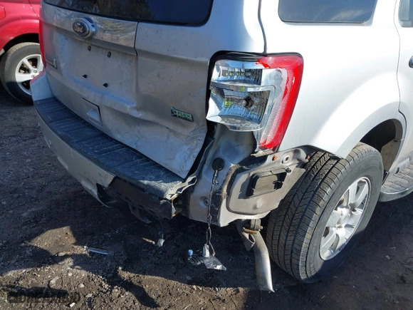 2011 Ford Escape Limited with VIN 1FMCU0EG0BKB94569, listed as a IAAI auction lot 41466649 with 86,748 mi miles. Bid and sale history available at carsss.com. Image 6.
