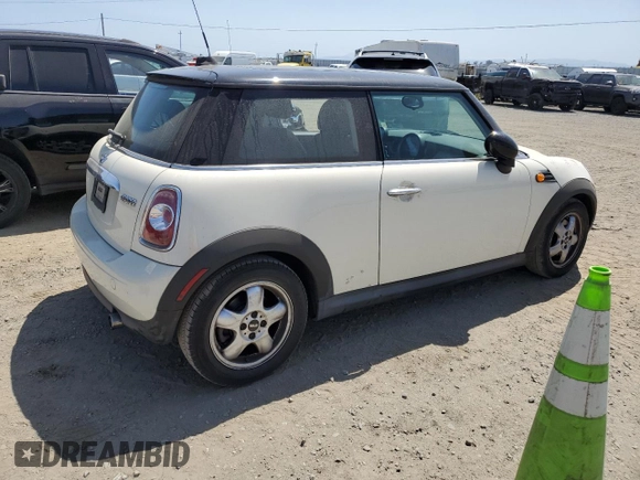 2011 MINI Hardtop with VIN WMWSU3C59BT251488, listed as a Copart auction lot 59236285 with 141,997 mi miles and Clean title. Bid and sale history available at DreamBid. Image 3.