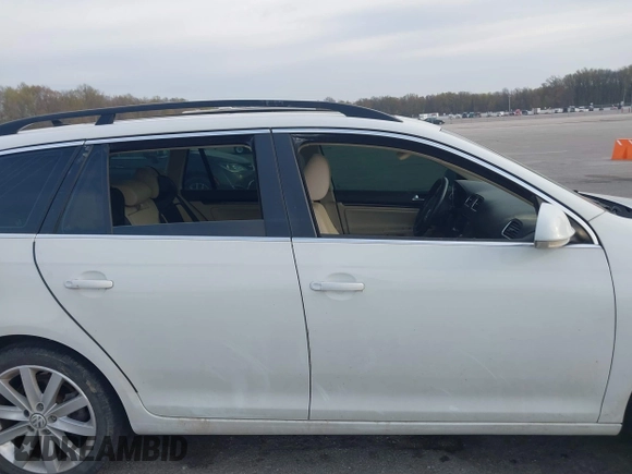 2014 Volkswagen Jetta TDI w/Sunroof & Nav with VIN 3VWPL7AJ7EM617385, listed as a IAAI auction lot 42012881 with 98,015 mi miles and . Bid and sale history available at DreamBid. Image 14.