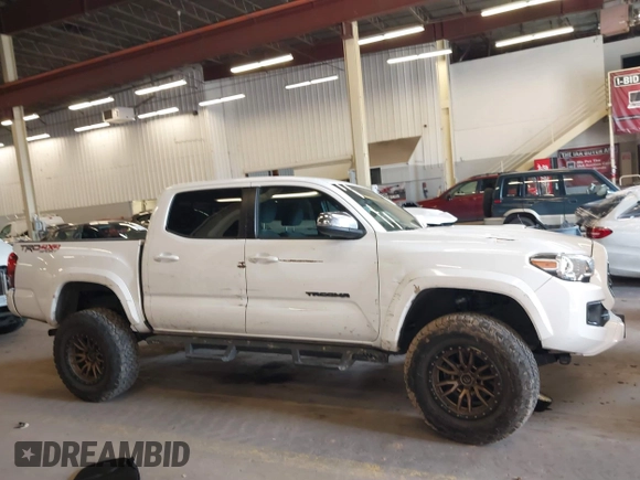 2018 Toyota Tacoma SR with VIN 3TMCZ5AN0JM164924, listed as a IAAI auction lot 41754508 with 59,038 mi miles. Bid and sale history available at carsss.com. Image 13.