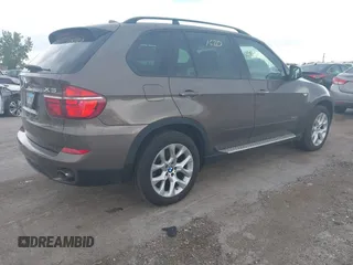 2011 BMW X5 35i z VIN 5UXZV4C53BL738771, wystawiony jako IAAI lot #42351520 z przebiegiem 142 433 mil mil oraz . Historia ofert i sprzedaży dostępna na DreamBid. Obrazek 4.