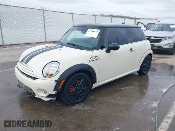 2011 MINI Hardtop z VIN WMWSU3C52BT092653, wystawiony jako IAAI lot #41788535 z przebiegiem 161 510 mil mil oraz . Historia ofert i sprzedaży dostępna na DreamBid. Obrazek 18.