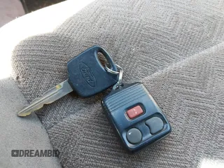 2000 Ford Explorer XLT с VIN 1FMZU63E4YZB16522, выставлен на аукционе IAAI как лот 41104271 с пробегом 259 369 миль миль и . История ставок и продаж доступна на DreamBid. Изображение 11.