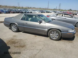 1998 Cadillac Eldorado z VIN 1G6EL12YXWU610918, wystawiony jako Copart lot #57309075 z przebiegiem 168 228 mil mil oraz Szkoda całkowita • Salvage title. Historia ofert i sprzedaży dostępna na DreamBid. Obrazek 4.