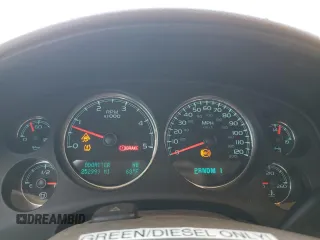 2009 GMC Sierra 2500HD SLT z VIN 1GTHK63689F171542, wystawiony jako Copart lot #53044685 z przebiegiem 252 999 mil mil oraz Szkoda całkowita • Salvage title. Historia ofert i sprzedaży dostępna na DreamBid. Obrazek 9.