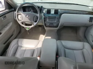 2010 Cadillac DTS 1SA z VIN 1G6KA5EY5AU111898, wystawiony jako Copart lot #54946955 z przebiegiem 44 259 mil mil oraz Szkoda całkowita • Salvage title. Historia ofert i sprzedaży dostępna na DreamBid. Obrazek 8.