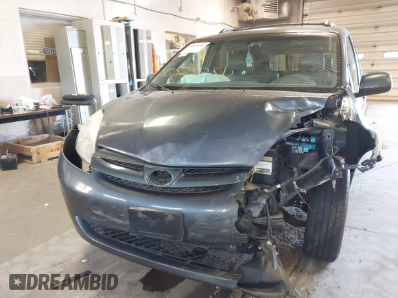 2006 Toyota Sienna XLE with VIN 5TDZA22C86S559955, listed as a IAAI auction lot 40525261 with 141,926 mi miles. Bid and sale history available at carsss.com. Image 6.