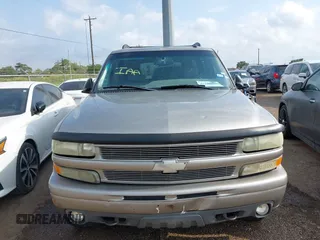 2003 Chevrolet Suburban Z71 with VIN 3GNFK16Z43G112291, listed as a IAAI auction lot 42148059 with Not Provided miles. Bid and sale history available at carsss.com. Image 6.