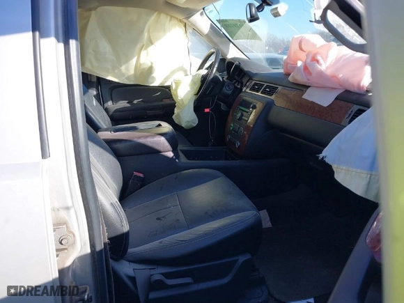 2007 Chevrolet Suburban LT with VIN 1GNFK16327J351287, listed as a IAAI auction lot 38288423 with 152,511 mi miles. Bid and sale history available at carsss.com. Image 5.