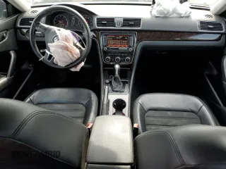 2015 Volkswagen Passat SEL Premium z VIN 1VWCS7A3XFC043208, wystawiony jako Copart lot #54766115 z przebiegiem 192 773 mil mil oraz Szkoda całkowita • Salvage title. Historia ofert i sprzedaży dostępna na DreamBid. Obrazek 8.