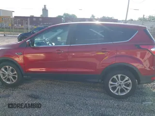 2017 Ford Escape SE z VIN 1FMCU0GD9HUF01849, wystawiony jako IAAI lot #42410230 z przebiegiem 177 423 mil mil oraz . Historia ofert i sprzedaży dostępna na DreamBid. Obrazek 14.