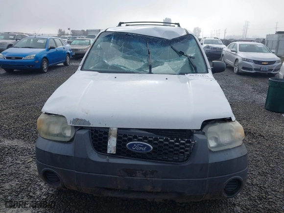 2007 Ford Escape XLS with VIN 1FMYU02Z17KB52415, listed as a IAAI auction lot 40797438 with 231,595 mi miles. Bid and sale history available at carsss.com. Image 6.