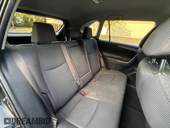 2019 Toyota RAV4 LE with VIN JTMF1RFV4KD030550, listed as a Copart auction lot 55537415 with 92,319 mi miles and Clean Title. Bid and sale history available at DreamBid. Image 6.