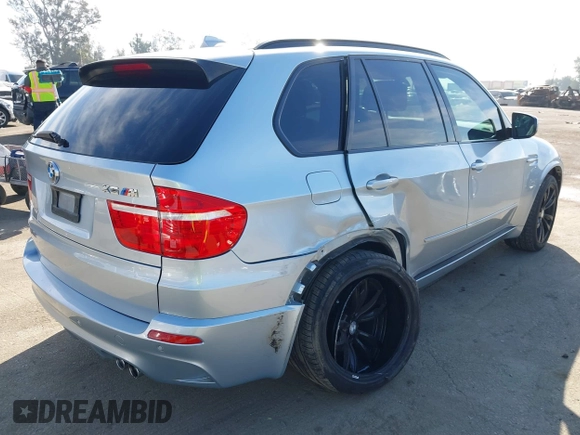 2010 BMW X5 M z VIN 5YMGY0C57ALK25120, wystawiony jako IAAI lot #41473632 z przebiegiem 78 923 mil mil oraz . Historia ofert i sprzedaży dostępna na DreamBid. Obrazek 4.