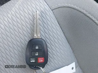 2016 Toyota Corolla L z VIN 5YFBURHE9GP566742, wystawiony jako IAAI lot #41771845 z przebiegiem 130 601 mil mil oraz . Historia ofert i sprzedaży dostępna na DreamBid. Obrazek 11.
