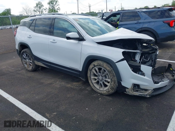 2022 GMC Terrain SLT with VIN 3GKALPEV4NL110119, listed as a IAAI auction lot 42033472 with 1 mi miles. Bid and sale history available at carsss.com. Image 1.