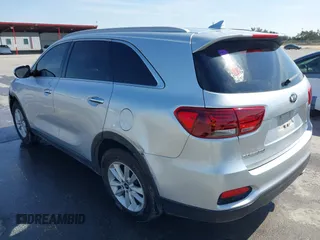 2019 Kia Sorento LX with VIN 5XYPG4A33KG533371, listed as a IAAI auction lot 41602096 with 122,231 mi miles. Bid and sale history available at carsss.com. Image 3.