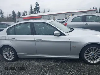 2011 BMW 3 Series 328i xDrive z VIN WBAPK5G50BNN26400, wystawiony jako IAAI lot #41885509 z przebiegiem 190 962 mil mil oraz . Historia ofert i sprzedaży dostępna na DreamBid. Obrazek 13.