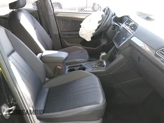 2023 Volkswagen Tiguan SE R-Line Black z VIN 3VVCB7AX5PM100499, wystawiony jako IAAI lot #41261505 z przebiegiem 26 677 mil mil oraz . Historia ofert i sprzedaży dostępna na DreamBid. Obrazek 5.