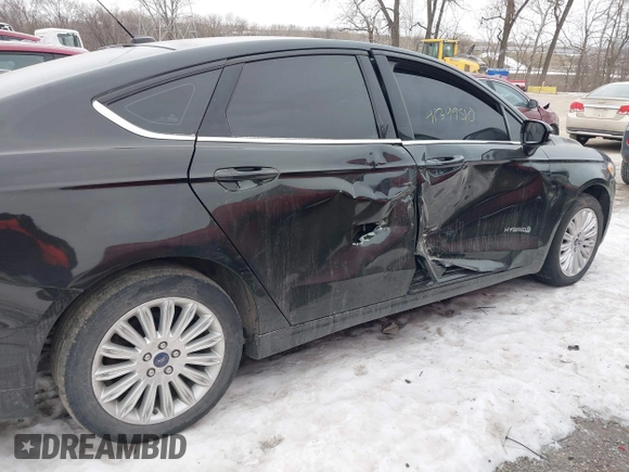 2014 Ford Fusion SE Hybrid with VIN 3FA6P0LUXER236740, listed as a IAAI auction lot 41399510 with 82,720 mi miles. Bid and sale history available at carsss.com. Image 6.
