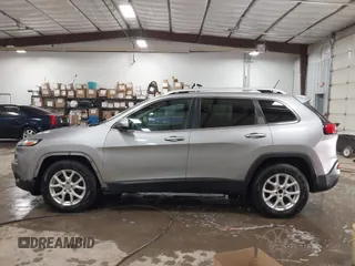 2017 Jeep Cherokee Latitude z VIN 1C4PJLCB4HW610440, wystawiony jako IAAI lot #41591293 z przebiegiem 219 957 mil mil oraz . Historia ofert i sprzedaży dostępna na DreamBid. Obrazek 15.