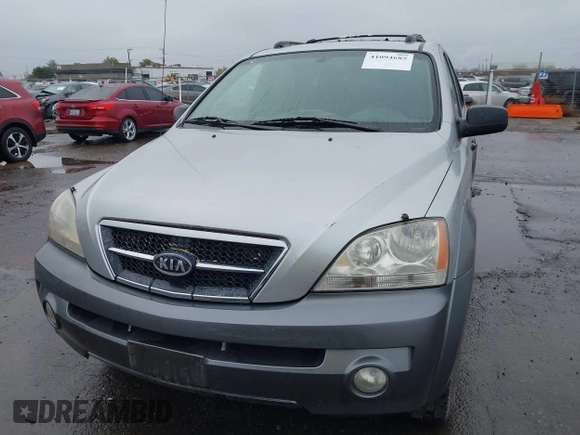 2004 Kia Sorento LX with VIN KNDJC733945239632, listed as a IAAI auction lot 41094685 with 150,838 mi miles. Bid and sale history available at carsss.com. Image 6.