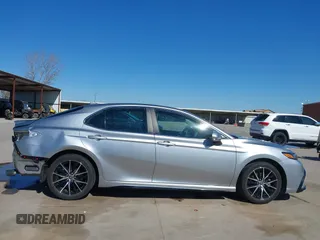 2023 Toyota Camry SE z VIN 4T1G11AK5PU785700, wystawiony jako IAAI lot #41845003 z przebiegiem 21 207 mil mil oraz . Historia ofert i sprzedaży dostępna na DreamBid. Obrazek 14.