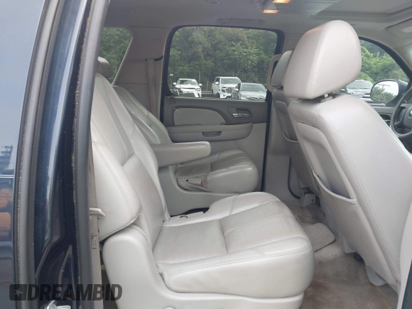 2007 Chevrolet Suburban LT с VIN 1GNFK16397J189254, выставлен на аукционе IAAI как лот 42508262 с пробегом 228 459 миль миль и . История ставок и продаж доступна на DreamBid. Изображение 8.