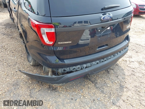 2019 Ford Police Interceptor Utility z VIN 1FM5K8AT0KGA31584, wystawiony jako IAAI lot #42011705 z przebiegiem 145 304 mil mil oraz . Historia ofert i sprzedaży dostępna na DreamBid. Obrazek 17.