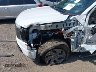 2023 Ford F-150 Lightning Pro с VIN 1FTVW1EVXPWG27360, выставлен на аукционе IAAI как лот 42073228 с пробегом 25 519 миль миль и . История ставок и продаж доступна на DreamBid. Изображение 6.