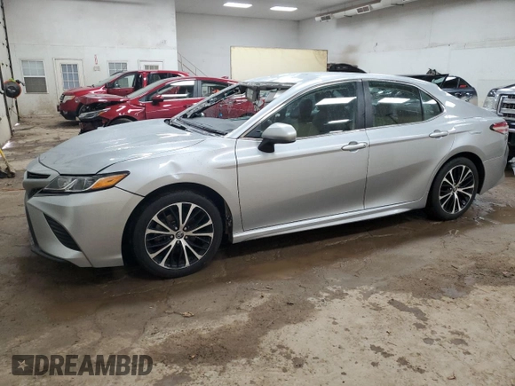 2020 Toyota Camry SE with VIN 4T1G11AK9LU322615, listed as a Copart auction lot 84013074 with 109,225 mi miles and Clean Title. Bid and sale history available at carsss.com. Image 1.