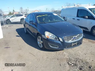 2013 Volvo S60 T5 Premier with VIN YV1612FS4D2206535, listed as a IAAI auction lot 41651699 with 141,557 mi miles. Bid and sale history available at carsss.com. Image 1.