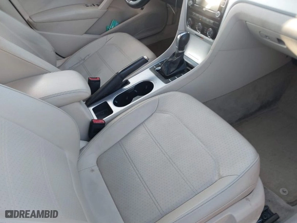 2013 Volkswagen Passat SE w/Sunroof with VIN 1VWBP7A31DC126908, listed as a IAAI auction lot 41216276 with 145,699 mi miles. Bid and sale history available at carsss.com. Image 5.