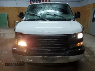 2006 Chevrolet Express Passenger z VIN 1GAHG35U061177638, wystawiony jako Copart lot #83433844 z przebiegiem 115 434 mil mil oraz Czysty tytuł • Clean title. Historia ofert i sprzedaży dostępna na DreamBid. Obrazek 5.