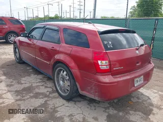 2005 Dodge Magnum SE with VIN 2D4FV48V35H677391, listed as a IAAI auction lot 42109681 with 115,939 mi miles and . Bid and sale history available at carsss.com. Image 3.