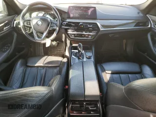 2018 BMW 5 Series 530i z VIN WBAJA5C51JG898880, wystawiony jako Copart lot #49928005 z przebiegiem 117 581 mil mil oraz Czysty tytuł • Clean title. Historia ofert i sprzedaży dostępna na DreamBid. Obrazek 8.