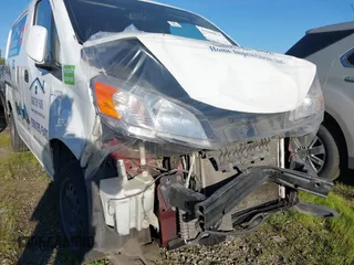 2018 Nissan NV200 SV z VIN 3N6CM0KN1JK701969, wystawiony jako IAAI lot #41600810 z przebiegiem Nie podano mil oraz . Historia ofert i sprzedaży dostępna na DreamBid. Obrazek 6.