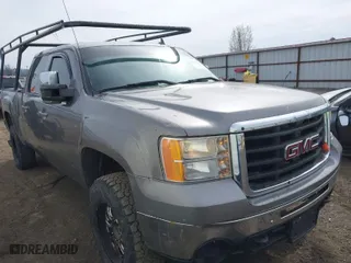 2009 GMC Sierra 2500HD SLT with VIN 1GTHK63699F105565, listed as a IAAI auction lot 42011811 with 291,921 mi miles. Bid and sale history available at carsss.com. Image 1.