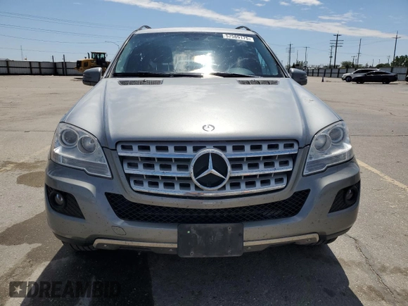 2011 Mercedes-Benz M 350 z VIN 4JGBB8GB3BA737632, wystawiony jako Copart lot #57589175 z przebiegiem 187 828 mil mil oraz Szkoda całkowita • Salvage title. Historia ofert i sprzedaży dostępna na DreamBid. Obrazek 5.