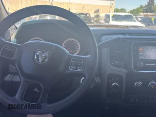 2018 Ram 3500 Tradesman z VIN 3C7WRTCL4JG346558, wystawiony jako Copart lot #54569225 z przebiegiem 255 163 mil mil oraz Czysty tytuł • Clean title. Historia ofert i sprzedaży dostępna na DreamBid. Obrazek 9.