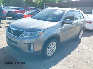 2015 Kia Sorento EX with VIN 5XYKU4A71FG631875, listed as a IAAI auction lot 42137714 with 174,642 mi miles. Bid and sale history available at carsss.com. Image 17.