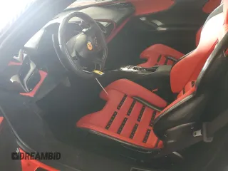 2024 Ferrari SF90 z VIN ZFF96NMAXR0307213, wystawiony jako Copart lot #74306594 z przebiegiem Nie podano mil oraz Nie do naprawy. Historia ofert i sprzedaży dostępna na DreamBid. Obrazek 7.