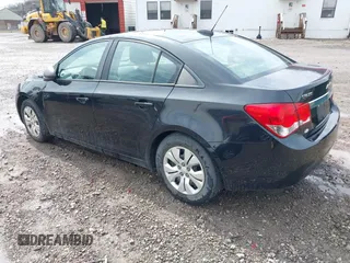 2015 Chevrolet Cruze LS z VIN 1G1PA5SG2F7105750, wystawiony jako IAAI lot #41937764 z przebiegiem 132 692 mil mil oraz . Historia ofert i sprzedaży dostępna na DreamBid. Obrazek 3.