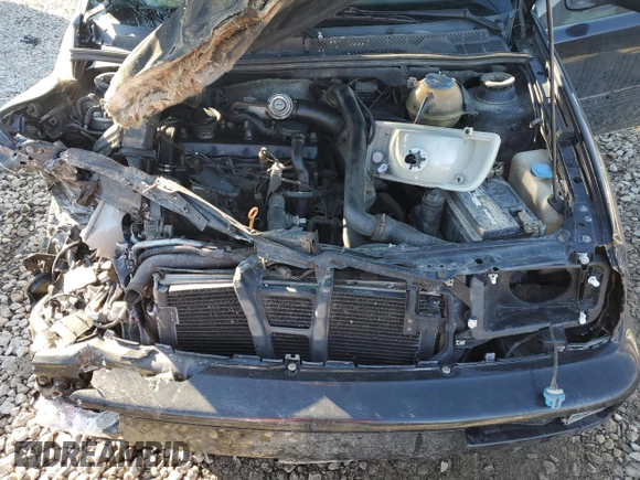 1998 Volkswagen Jetta TDI z VIN 3VWRF81H1WM119610, wystawiony jako Copart lot #42724295 z przebiegiem 8 361 mil mil oraz Szkoda całkowita • Salvage title. Historia ofert i sprzedaży dostępna na DreamBid. Obrazek 11.