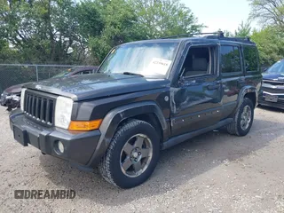 2006 Jeep Commander z VIN 1J8HG48N56C141782, wystawiony jako IAAI lot #42239618 z przebiegiem 113 037 mil mil oraz . Historia ofert i sprzedaży dostępna na DreamBid. Obrazek 2.