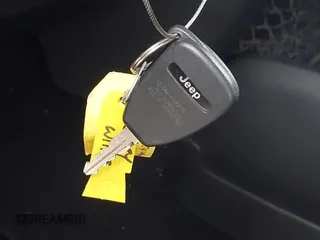 2016 Jeep Wrangler Unlimited Sahara z VIN 1C4HJWEG1GL252860, wystawiony jako IAAI lot #42215620 z przebiegiem 85 267 mil mil oraz . Historia ofert i sprzedaży dostępna na DreamBid. Obrazek 11.